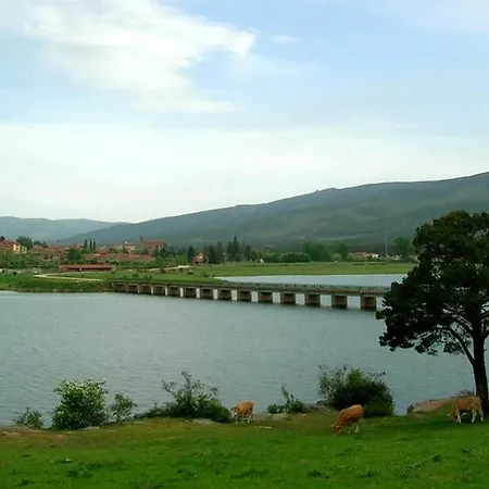 Rural La Corte De Pinares Guest house